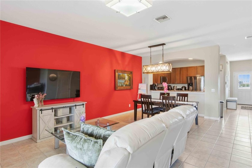 Short Sale. Short sale - Bank approved price. This townhouse - photo 22
