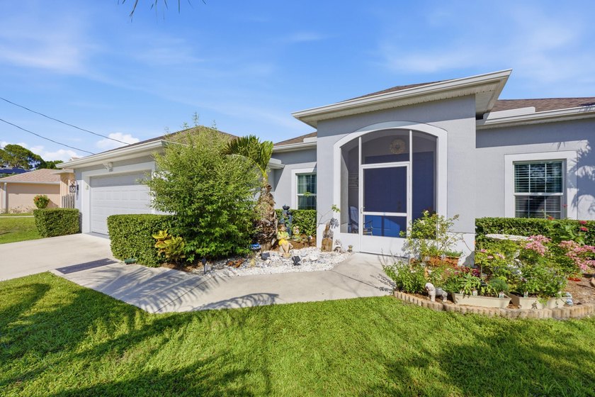 Discover this beautifully designed 3-bedroom, 3-bath home with a - photo 2