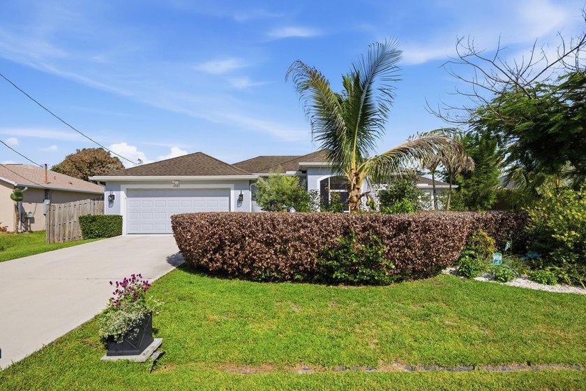 Discover this beautifully designed 3-bedroom, 3-bath home with a - photo 3