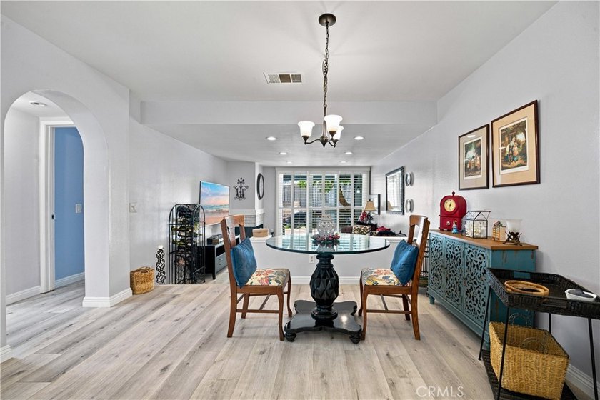 Welcome to this beautifully updated 2-bedroom, 1-bathroom condo - photo 3