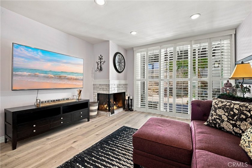 Welcome to this beautifully updated 2-bedroom, 1-bathroom condo - photo 6