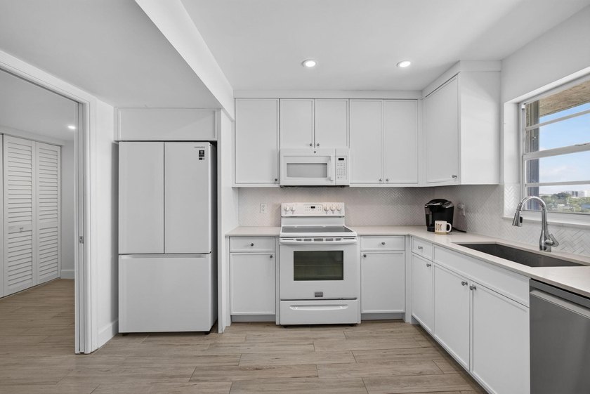 Enjoy breathtaking million-dollar Intracoastal and park views - photo 14