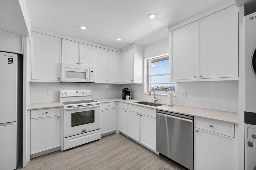 Enjoy breathtaking million-dollar Intracoastal and park views - photo 15