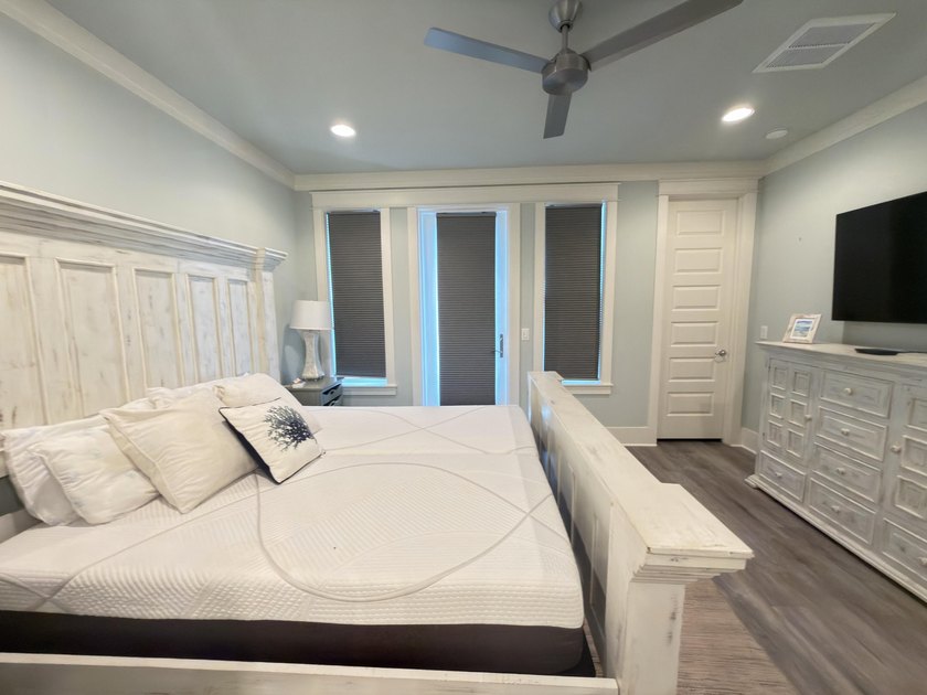 Opportunity abounds with this gorgeous REO property located less - photo 14