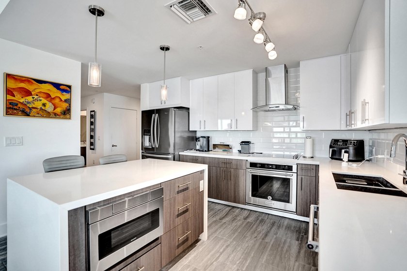 Experience the pinnacle of Delray Beach living at 236 SE 5th Ave - photo 28
