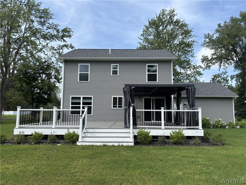 Beautifully maintained 2023 Colonial in the desirable Brooklea - photo 38