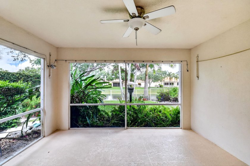 ***NEW ROOF***Welcome to this move-in ready, lake view, 2 BR, 2 - photo 38
