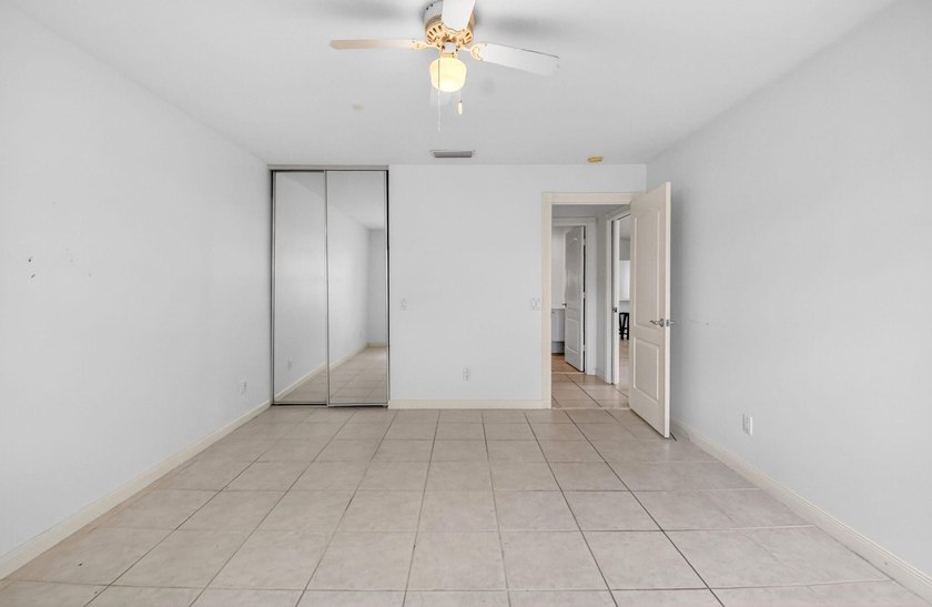 ***NEW ROOF***Welcome to this move-in ready, lake view, 2 BR, 2 - photo 39