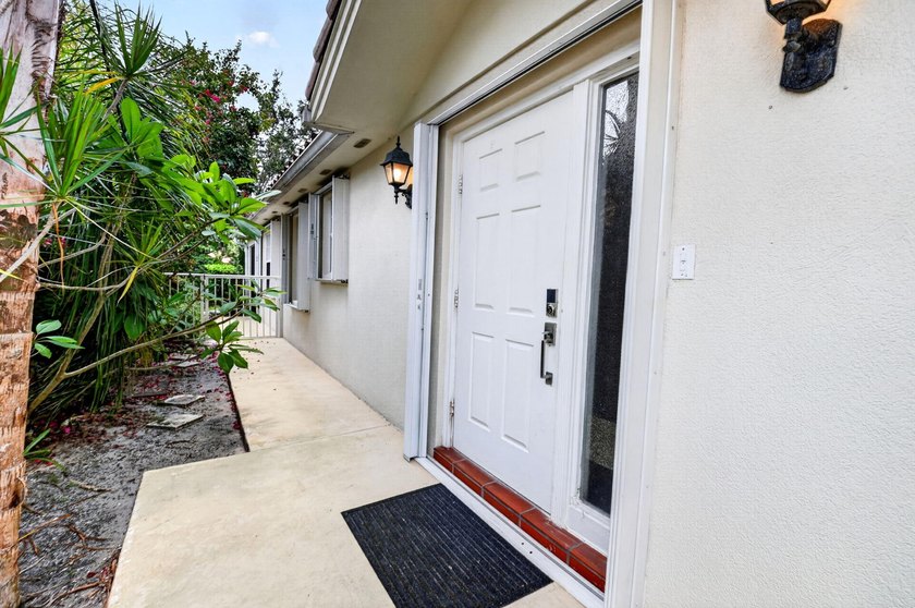 ***NEW ROOF***Welcome to this move-in ready, lake view, 2 BR, 2 - photo 43