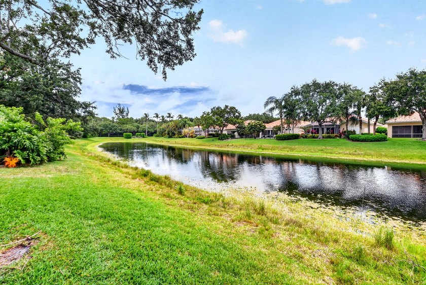 ***NEW ROOF***Welcome to this move-in ready, lake view, 2 BR, 2 - photo 46