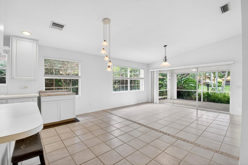 ***NEW ROOF***Welcome to this move-in ready, lake view, 2 BR, 2 - photo 49