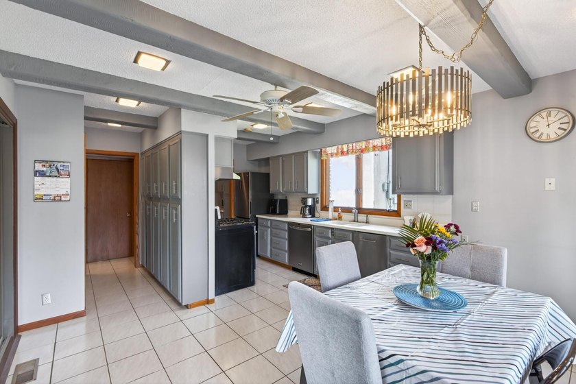 Spacious and beautifully updated 4-bedroom, 3-bath two-story - photo 13