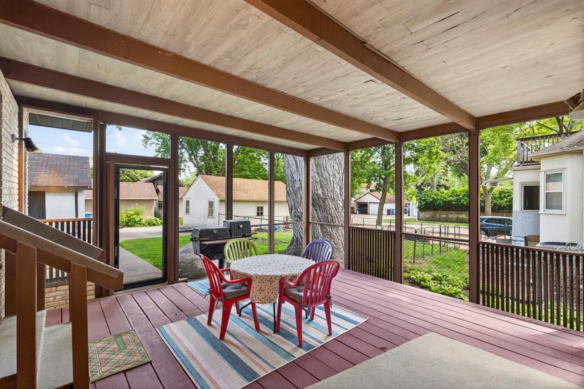 Spacious and beautifully updated 4-bedroom, 3-bath two-story - photo 15