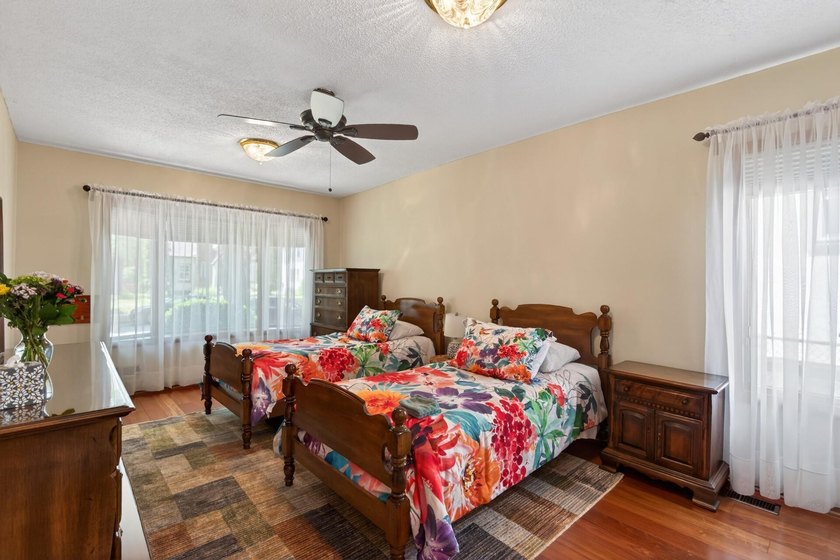 Spacious and beautifully updated 4-bedroom, 3-bath two-story - photo 17