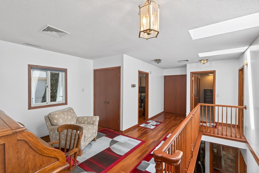 Spacious and beautifully updated 4-bedroom, 3-bath two-story - photo 20
