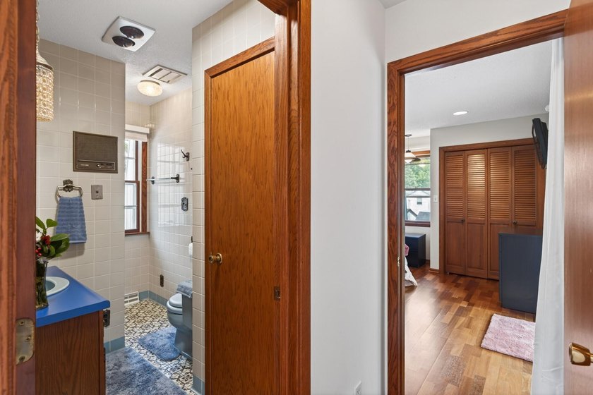 Spacious and beautifully updated 4-bedroom, 3-bath two-story - photo 22