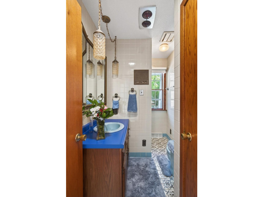 Spacious and beautifully updated 4-bedroom, 3-bath two-story - photo 27