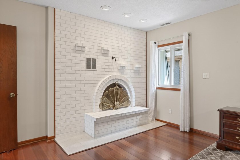 Spacious and beautifully updated 4-bedroom, 3-bath two-story - photo 33