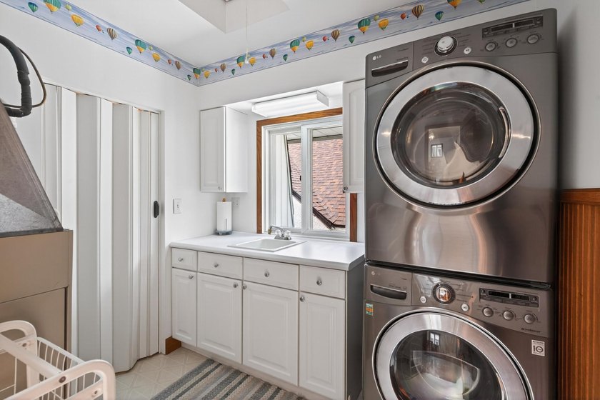 Spacious and beautifully updated 4-bedroom, 3-bath two-story - photo 35
