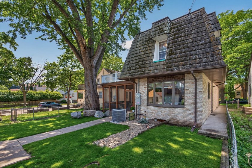 Spacious and beautifully updated 4-bedroom, 3-bath two-story - photo 43
