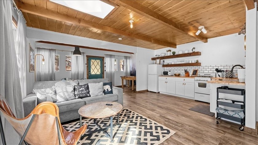 Whether you're looking for your own mountain getaway, a - photo 5