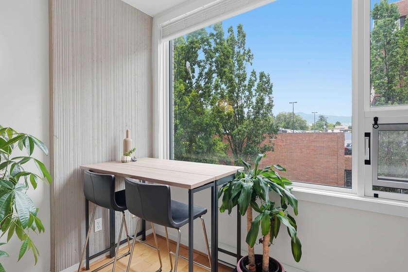 Welcome to the Yorkville, located in one of the most sought - photo 13