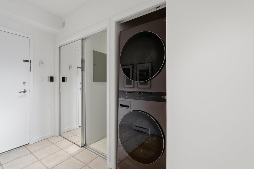 Welcome to the Yorkville, located in one of the most sought - photo 15
