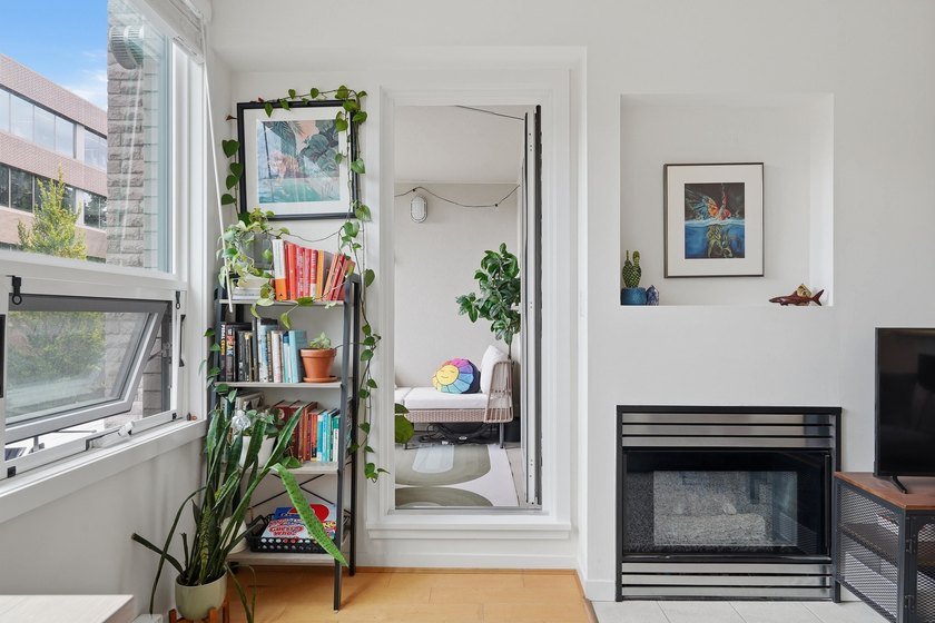 Welcome to the Yorkville, located in one of the most sought - photo 17