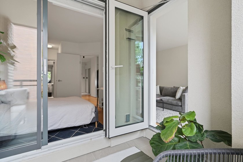 Welcome to the Yorkville, located in one of the most sought - photo 18