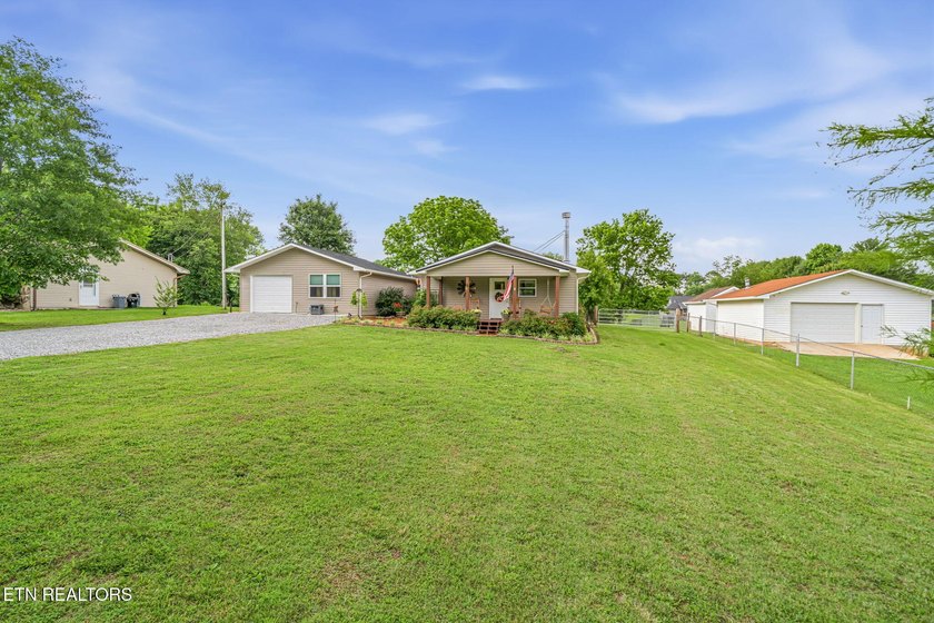 Charming One Level Home with Exceptional Curb Appeal! Welcome - photo 3