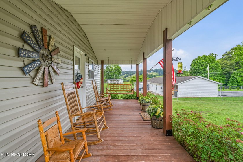 Charming One Level Home with Exceptional Curb Appeal! Welcome - photo 6