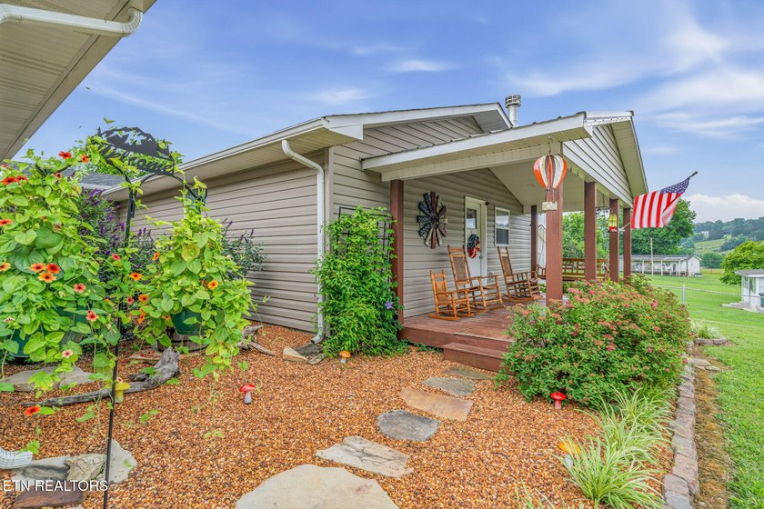 Charming One Level Home with Exceptional Curb Appeal! Welcome - photo 8