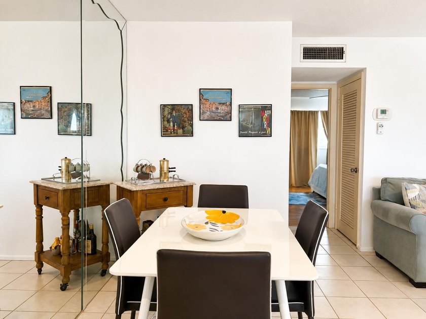 Welcome to this charming 1-bedroom, 1.5-bathroom corner - photo 5