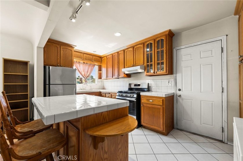 This charming 2-bedroom, 1-bathroom home offers an excellent - photo 9