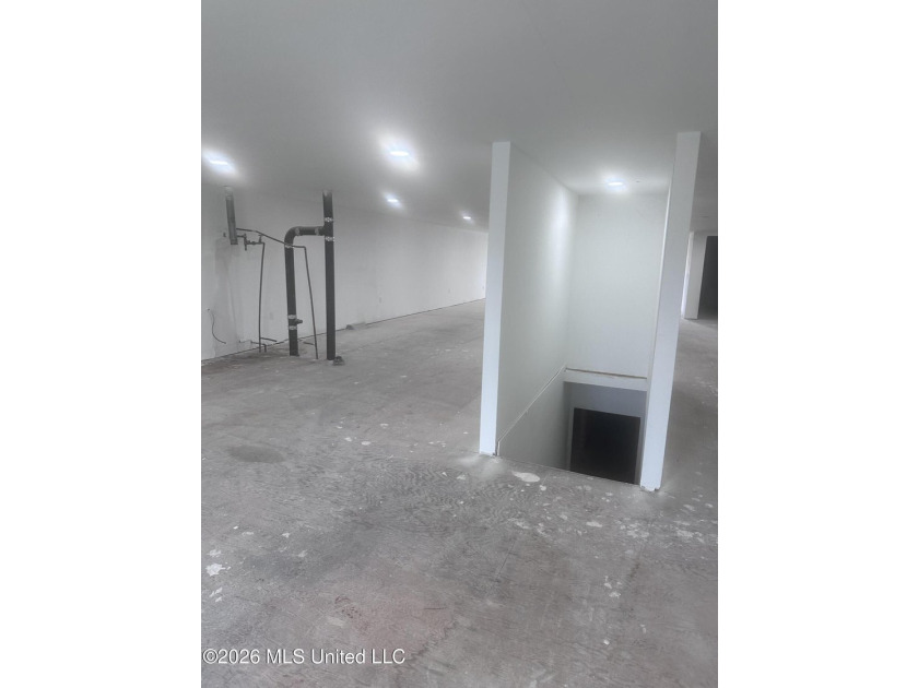 Endless possibilities await in this spacious two-story building - photo 3