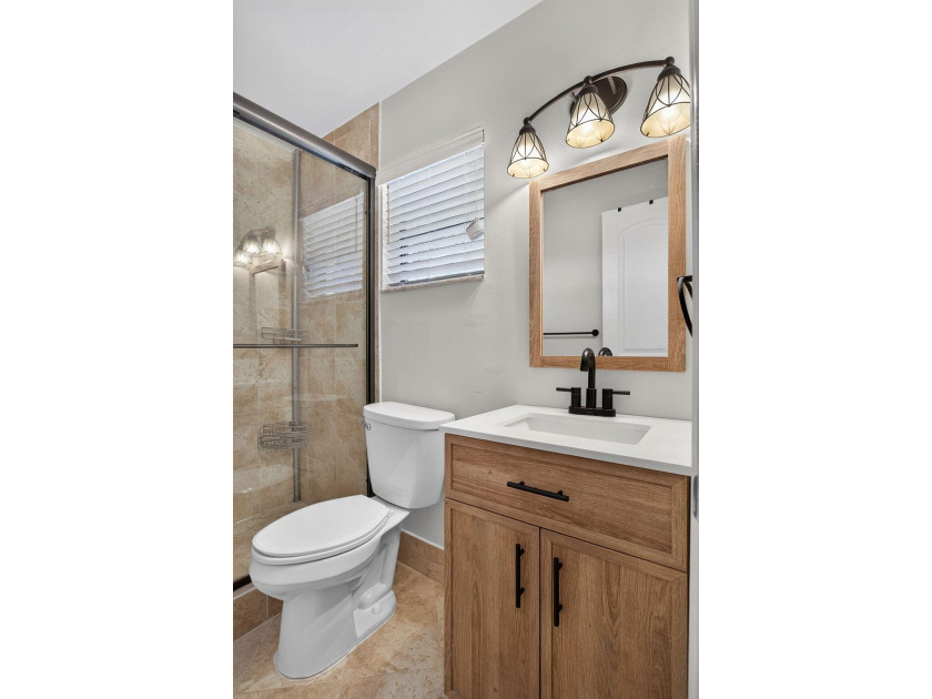 TASTEFULLY UPDATED END-UNIT VILLA WITH A BRAND NEW 2024 ROOF! - photo 11