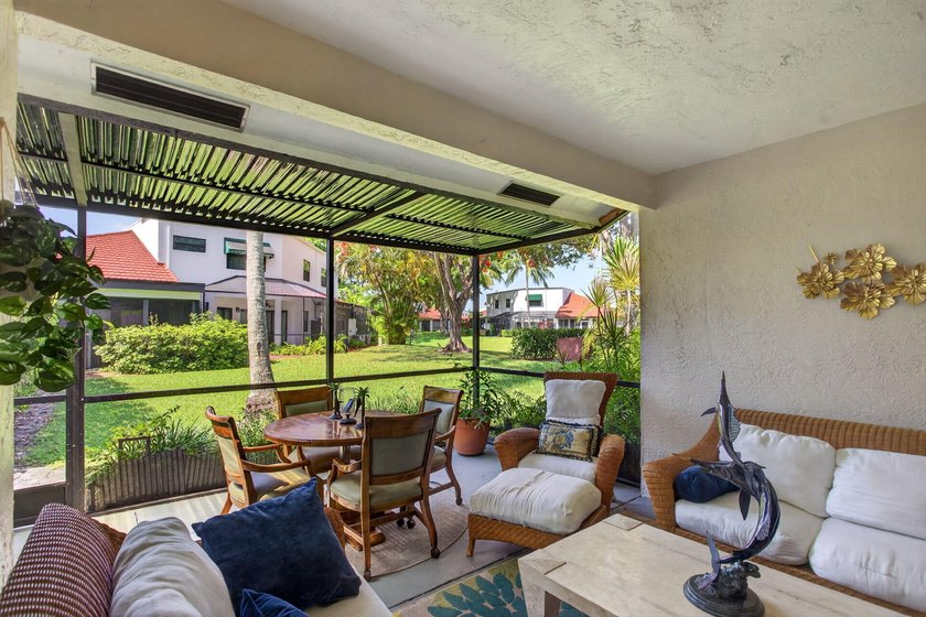TASTEFULLY UPDATED END-UNIT VILLA WITH A BRAND NEW 2024 ROOF! - photo 14