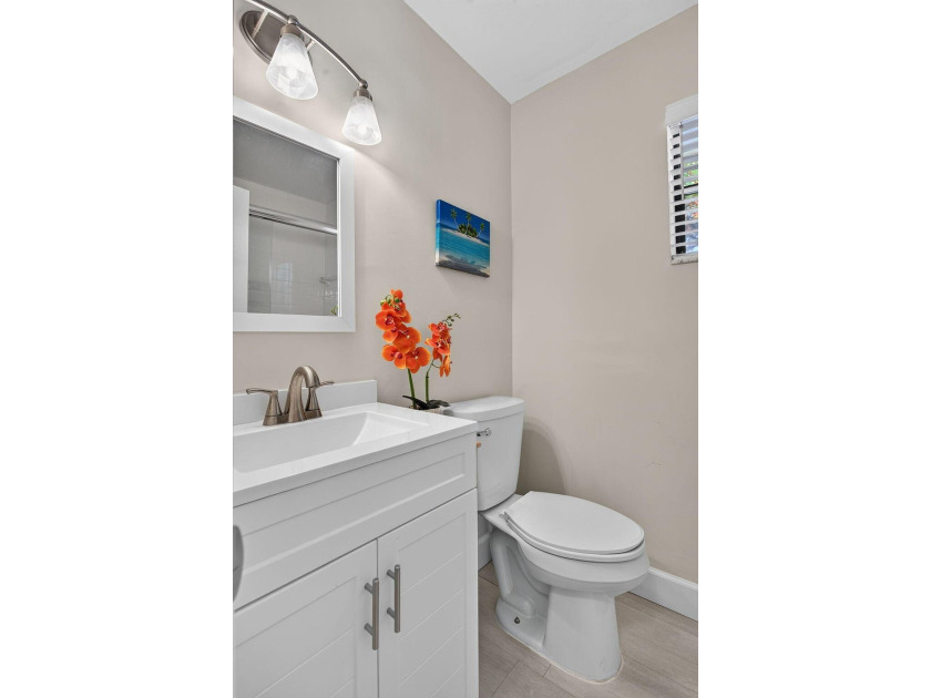 TASTEFULLY UPDATED END-UNIT VILLA WITH A BRAND NEW 2024 ROOF! - photo 18