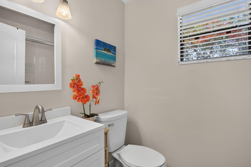 TASTEFULLY UPDATED END-UNIT VILLA WITH A BRAND NEW 2024 ROOF! - photo 19