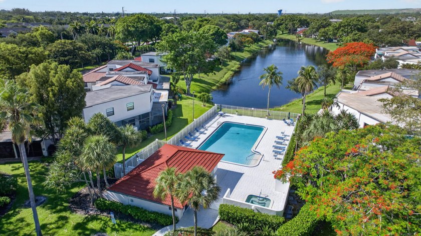 TASTEFULLY UPDATED END-UNIT VILLA WITH A BRAND NEW 2024 ROOF! - photo 27