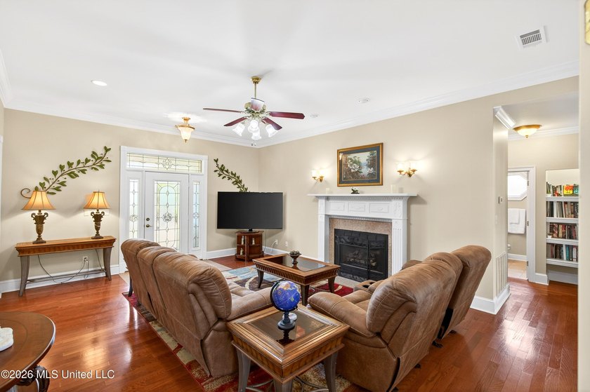 Located in the desirable Robinwood Village neighborhood in - photo 6
