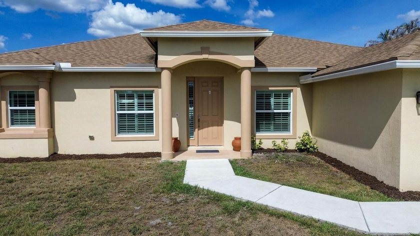 Welcome to this spacious single-story home in Port St. Lucie - photo 4