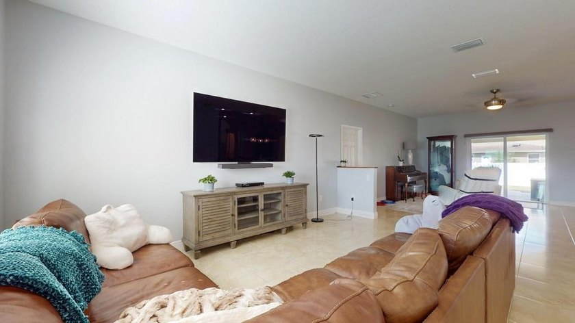 Welcome to this spacious single-story home in Port St. Lucie - photo 7