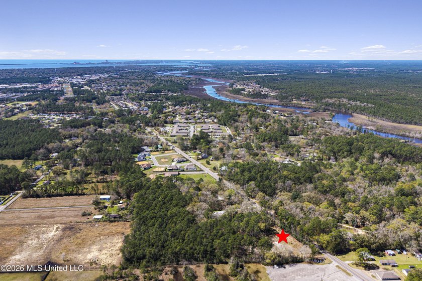 Over 5 acres conveniently located in Ocean Springs! Enjoy easy - photo 2