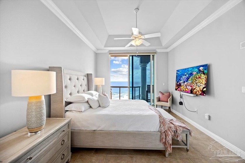 Imagine an EXQUISITE PENTHOUSE whose sweeping vistas stretch - photo 25
