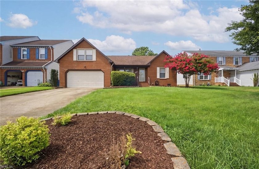 Beautiful ranch in Golf Course Community with no HOA fees. This - photo 2