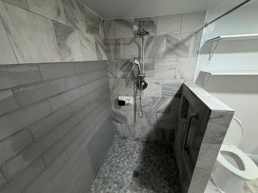 Excellent investment opportunity featuring a 6-bedroom, 3-bath - photo 25