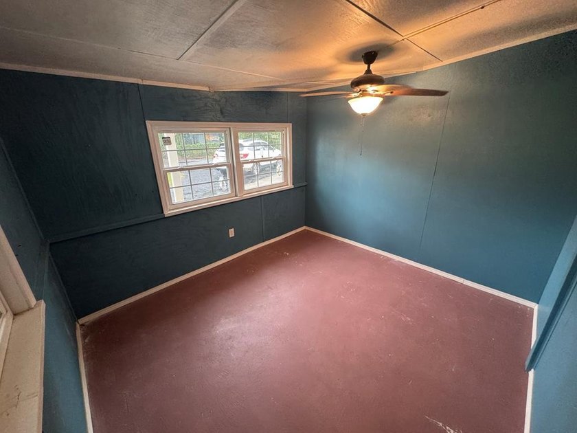Excellent investment opportunity featuring a 6-bedroom, 3-bath - photo 35