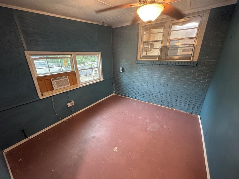 Excellent investment opportunity featuring a 6-bedroom, 3-bath - photo 38