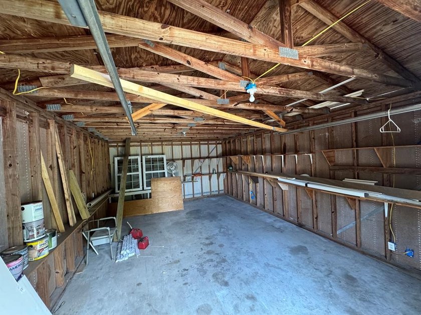 Excellent investment opportunity featuring a 6-bedroom, 3-bath - photo 41